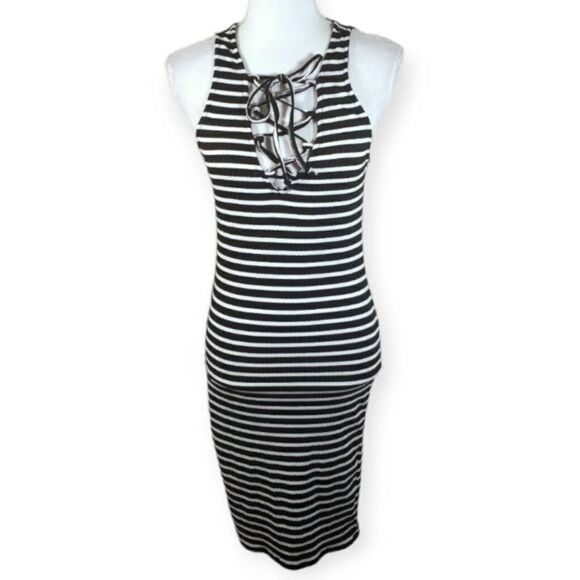CHARLOTTE RUSSE BLACK  & WHITE STRIPE BODYCON DRESS SZ.M EUC. - Picture 1 of 5